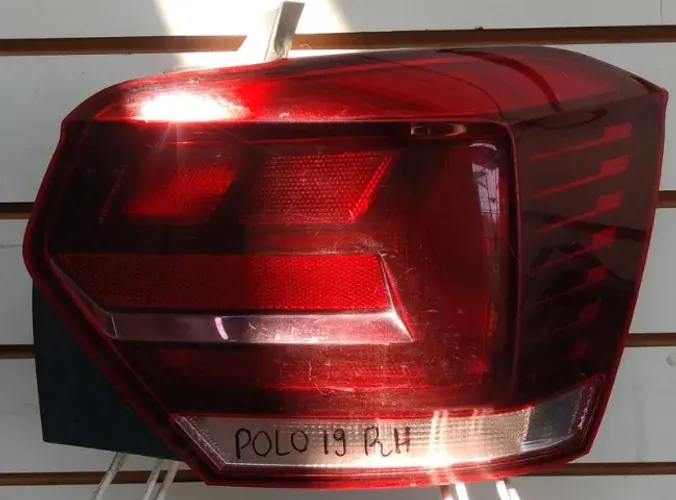 LANTERNA VOLKSWAGEN POLO 19 RH