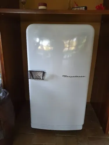 Geladeira Frigidaire Anos 60' em perfeito estado de funcionamento