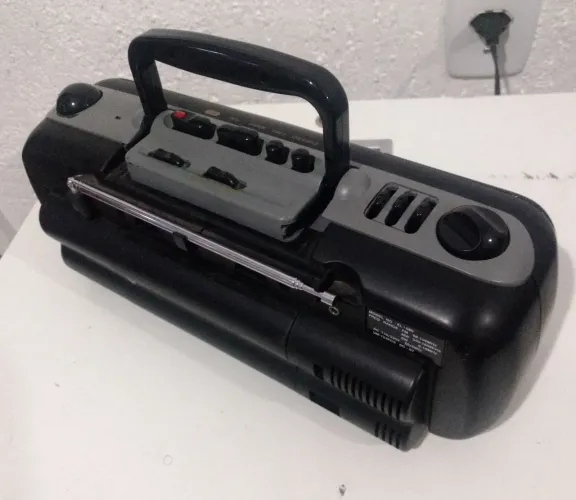 Rádio antigo toca fita lindo funcionando bombox