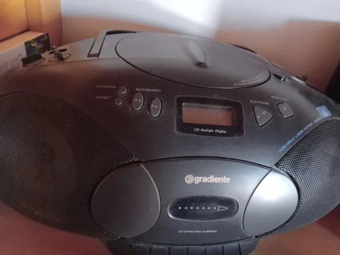 Rádio toca-fitas e CD gradiente 