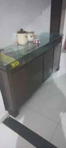 Vendo bife madeira mogna com vidro em cima 
