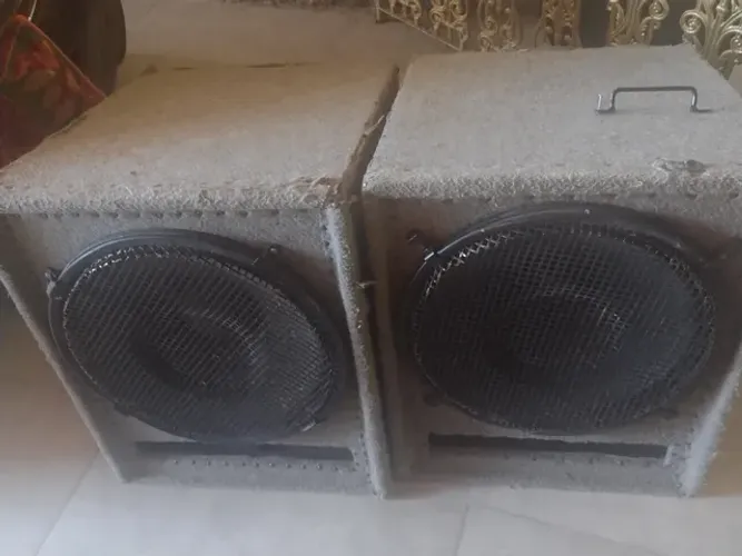 Duas caixas de sub, uma de 850 RMS outra de 450rms preço 1,400 as 2