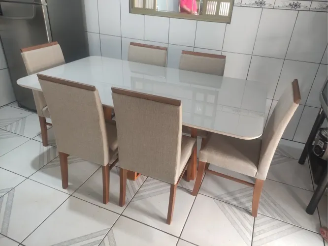 Mesa de Jantar com 6 Cadeiras de madeira pronta entrega
