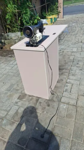 Máquina de Costura Industrial - Mesa e Pedal