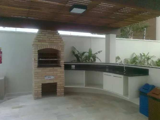 Churrasqueira com fogão e forno à lenha em tijolo à vista - Taubaté e região
