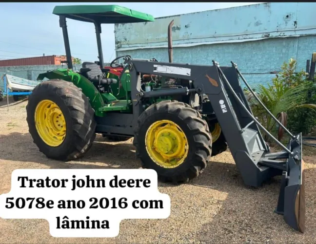 Trator John Deere 5078e 2016 com lâmina