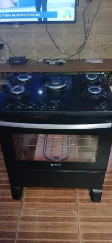 Fogão Atlas com 5 bocas e forno