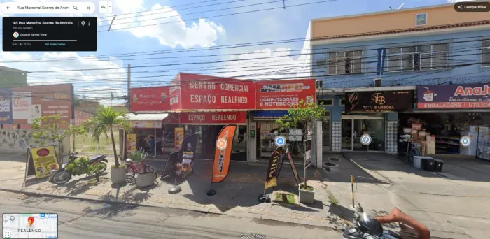 Galeria com 24 lojas ou o terreno para uso diverso.