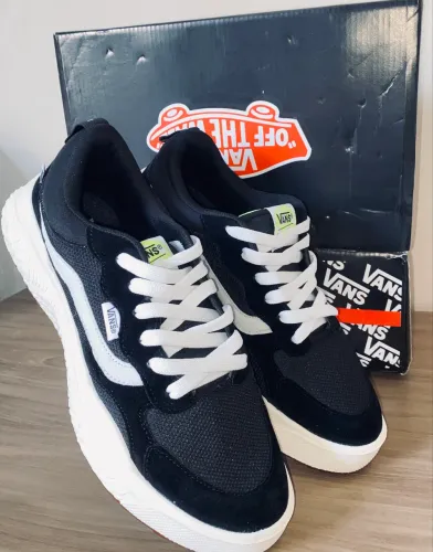 Tênis de R$ 279 por: