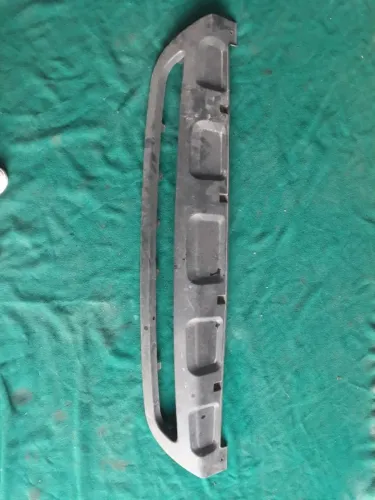 aplique parachoque traseiro fiat mobi 2017/23 original usado