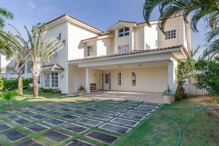 CASA A VENDA EM CANDELÁRIA - CONDOMÍNIO FECHADO