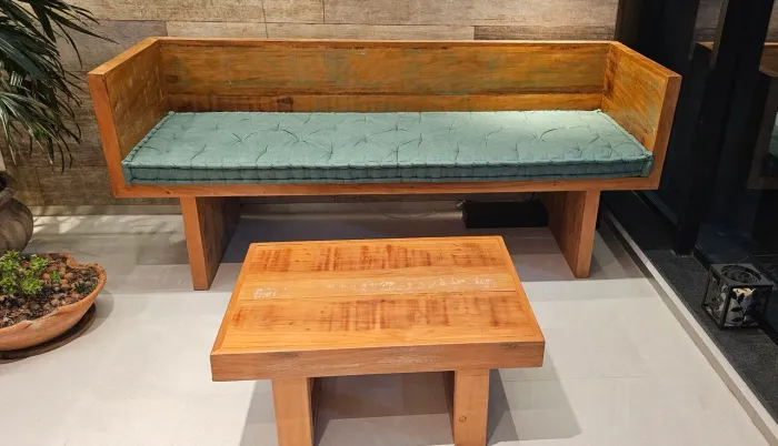 Banco Peroba Rosa e Mesinha de Apoio