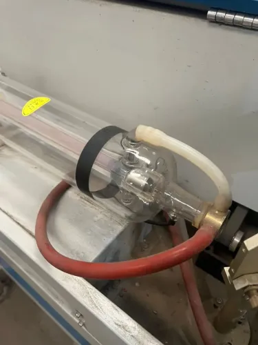 Troca Canhão laser CO2 com revisão espelhos e lente