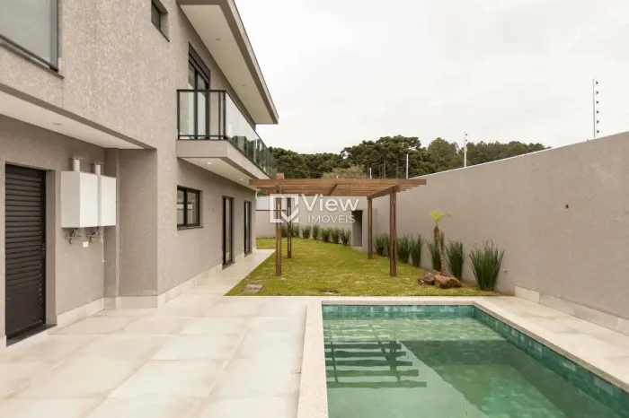 Casa Nova em condomínio fechado conforto, sofisticação e lazer completo!