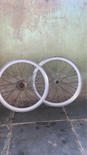 PAR DE RODA ARO 20 NOVA, FAÇO UM PRECINHO 