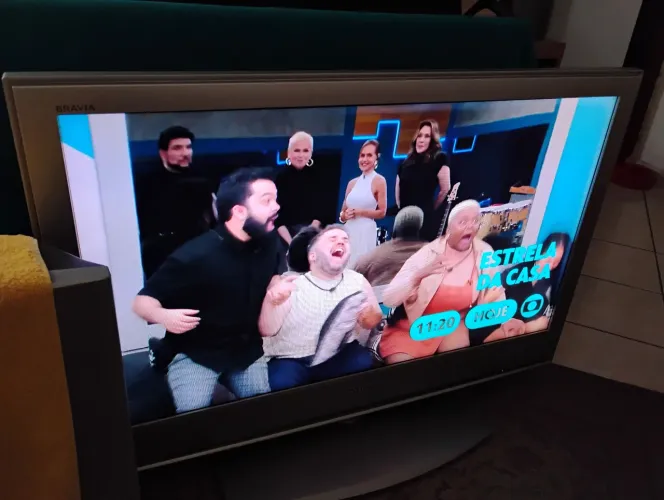 Tv Sony bravia LCD 40 polegadas...