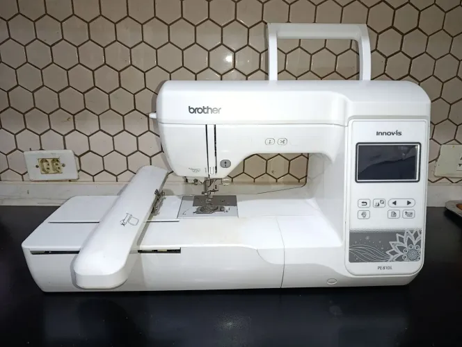 Máquina de bordado Brother