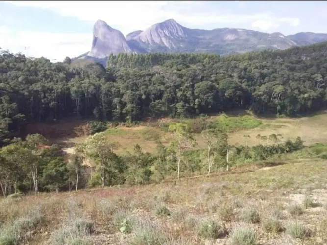 Excelente Terreno em Pedra Azul com 30.000m². Com vista para a Pedra.