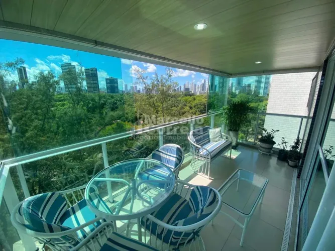 Apartamento de 205m² no Edf. Praça Fleming no bairro da Jaqueira