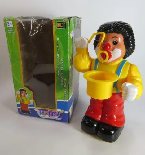 BONECO PALHAÇO QUE SOLTA BOLINHAS DE SABÃO (BUBBLE BLOWING), na embalagem original que med