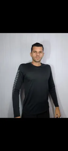 Camisa Preta manga longa tamanho M, Fitness, bonita, original, confortável, macia. 