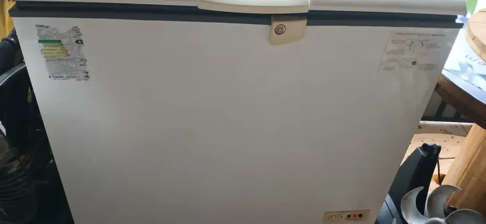 Vende-se este freezer consul semi novo horizontal 