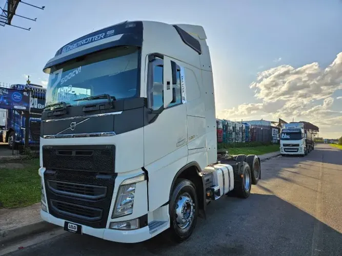 Volvo FH 500 6x2 Globetrotter Ano 17 Euro 5 Teto Alto Automático Mola Único dono