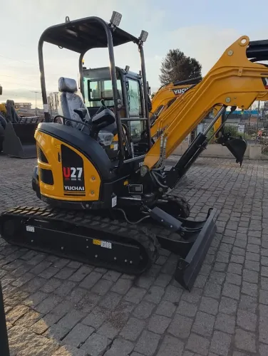MINIESCAVADEIRA YUCHAI U27 2,7 TON