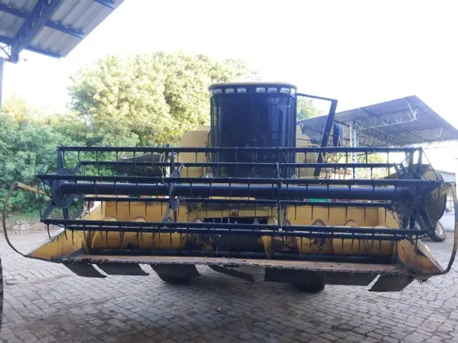 COLHEITADEIRA NEW HOLLAND MODELO 8055 - ANO 1988