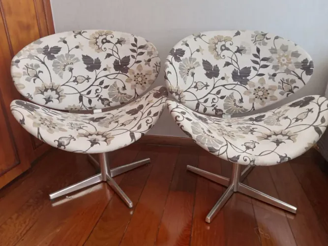 Duas Poltronas Decorativas com Estampa Floral