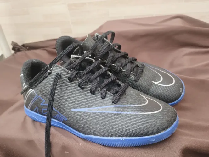 Chuteira Nike Mercurial - Tam 33 - usada