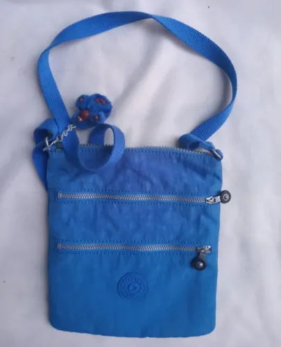 Bolsa kipling original com chaveiro 