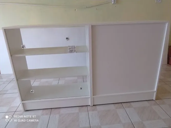 Balcão simples e balcão vitrine MDF  novo 