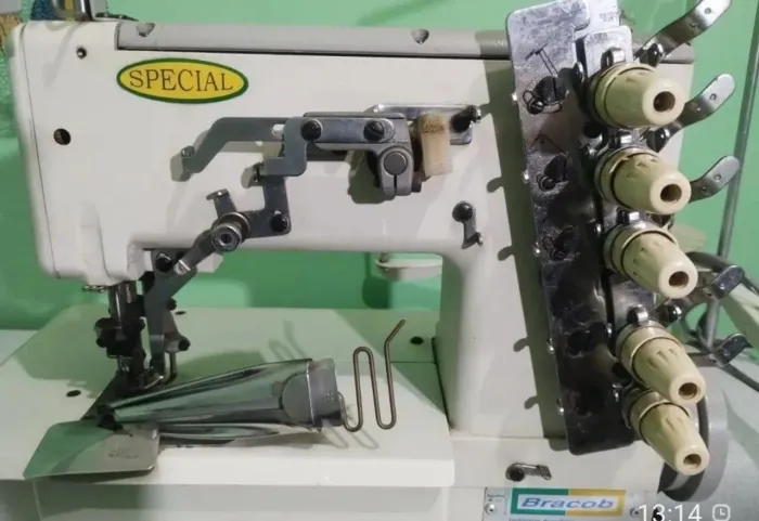 Maquina costura profissional