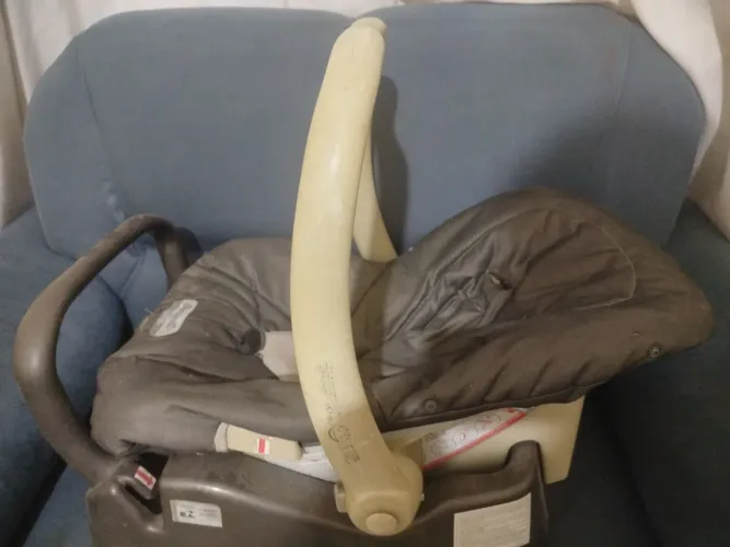 Cadeira de Bebê Semi Nova