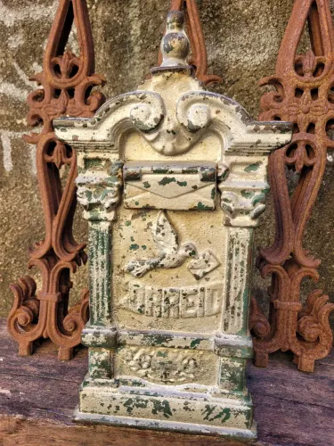 Caixa de Correio Amtiga,Ferro Fundido: