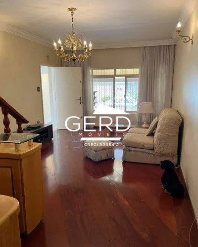 Sobrado espaçoso com edícula à venda no Jardim das Flores  180 m² de A/C!