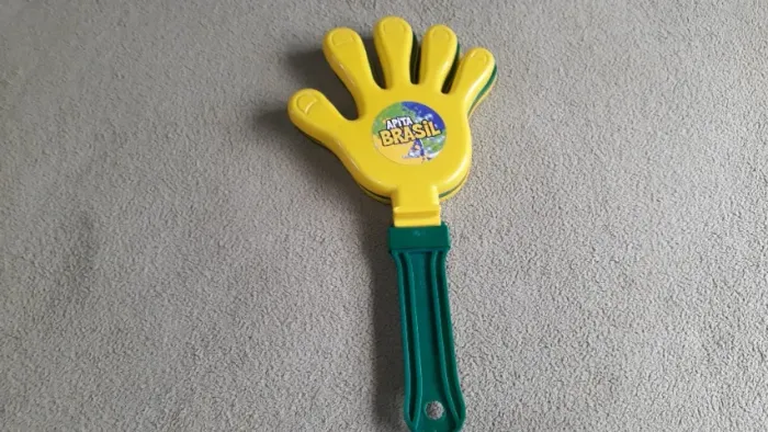 Brinquedo apita Brasil Batemão (bate palmas) tamanho 38,0 cm