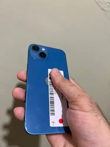 iPhone 13 usado em excelente estado, funcionando perfeitamente