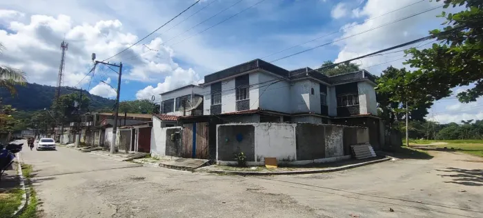 Vendo casa ampla 5 quartos Bnh Santo Aleixo