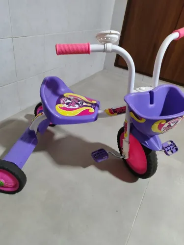 Triciclo infantil menina