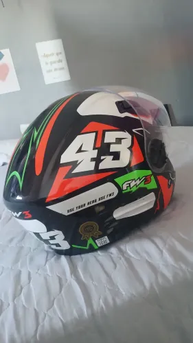 Capacete aberto estado de novo.