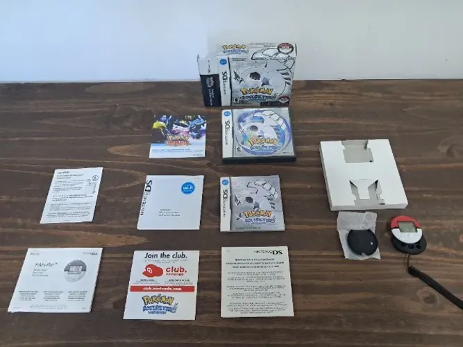 Pokémon Soul Silver (Nintendo DS) | Edição com Pokewalker CIB (Completo na Caixa)