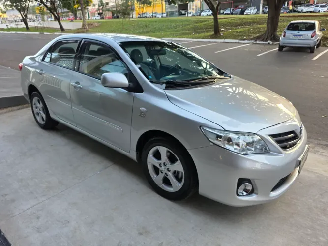 Toyota Corolla GLI 1.8 Flex 16V Aut. 2012