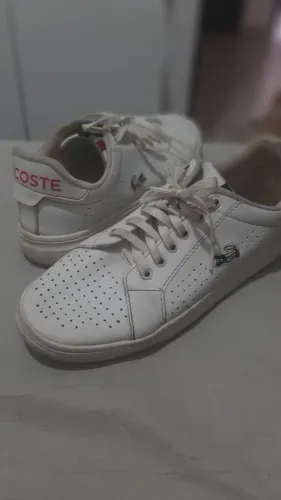 Tênis social esporte Lacoste N40/41 usado