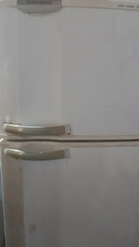 Doando geladeira por motivo de viagem e não posso levar