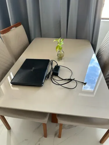 Mesa laqueada 4 cadeiras