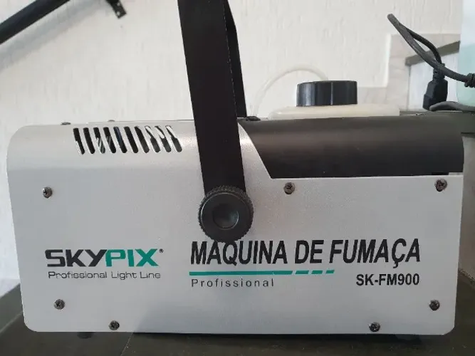 Máquina de Fumaça Profissional SkyPix SK - FM900