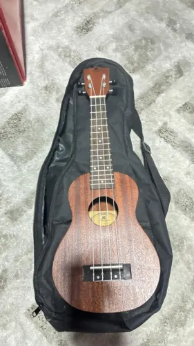 Ukulele UKC140