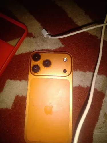iPhone XR na carcaça do 17